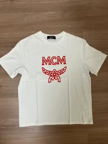엠씨엠 화이트 로고 티셔츠