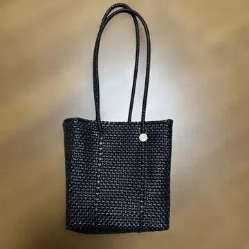 블랙과 화이트 스트라이프 토트백