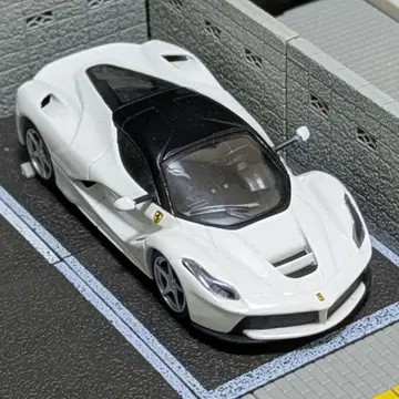 1/64 교쇼 라 페라리