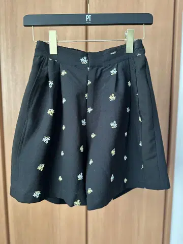 machatt 마챗 자수 숏 팬츠