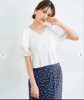 코코딜 볼륨 슬리브 페플럼 블라우스
