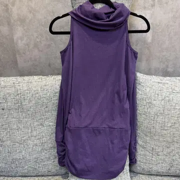 스니프 딥 오프숄더 후드 부착 보라색 탱크탑