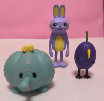 컬러풀한 피규어 3개 세트