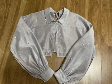 펄 장식 벌룬 슬리브 블라우스