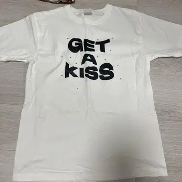 openshut Meg Aikawa GET A KISS 티셔츠