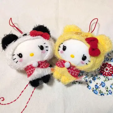 팬더 헬로키티 화이트 & 노랑 노르딕 케이프 마스코트 2개 세트