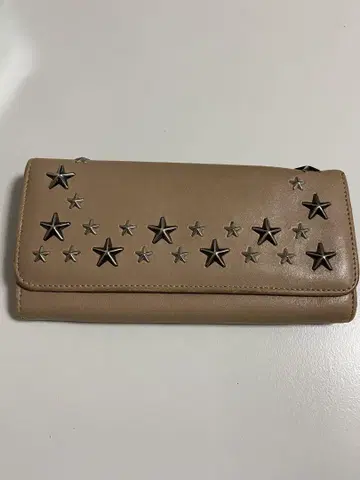JIMMY CHOO 베이지 별 모양 스터드 장지갑