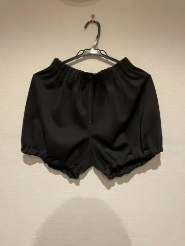 블랙 벌룬 실루엣 숏 팬츠