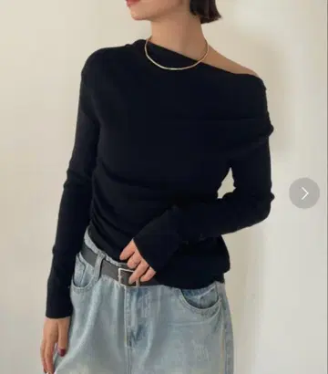 HANNE 오프숄더 원숄더 탑 블랙