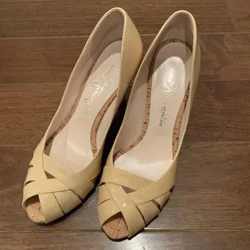 긴자 카네마츠 베이지 펌프스 봄/여름 새상품급 22.5cm
