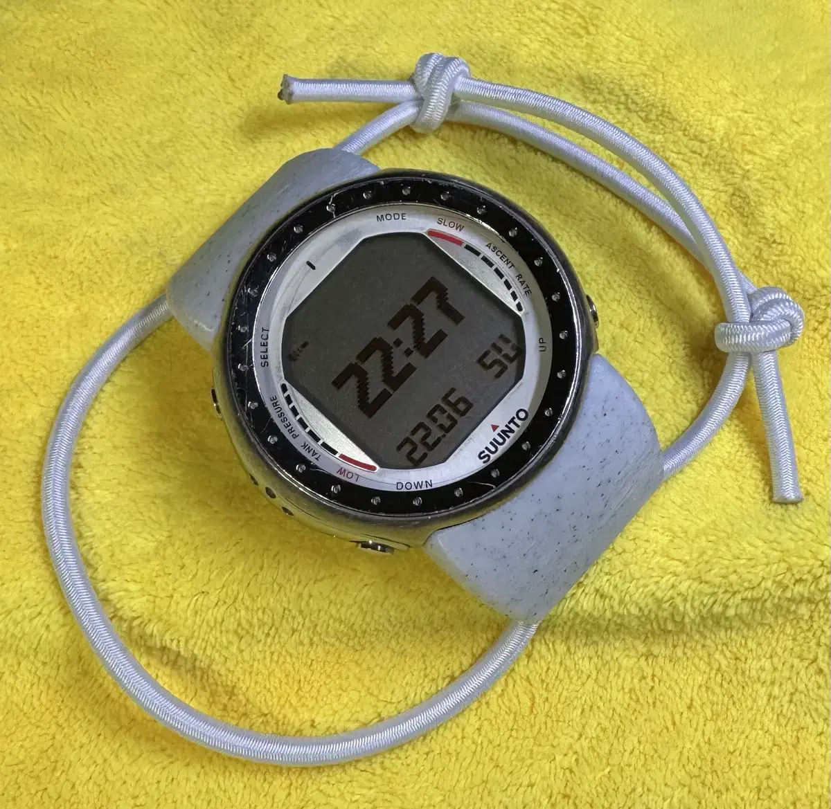 Suunto D9 DIY Bungee Strap