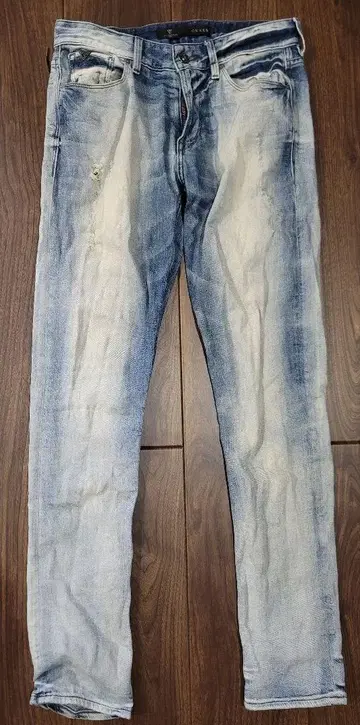 GUESS 슬림 테이퍼트 라이트 블루 30인치