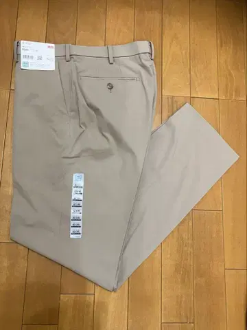 유니클로 감동 팬츠 라이트 베이지
