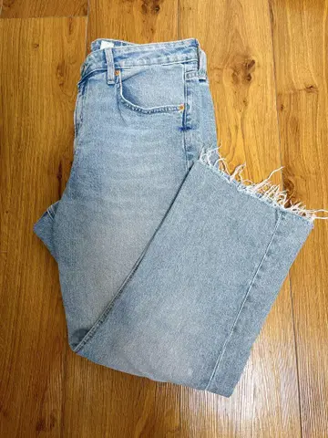 H&M 라이트 블루 플레어 데님 하이 웨스트 크롭 길이 프린지 밑단