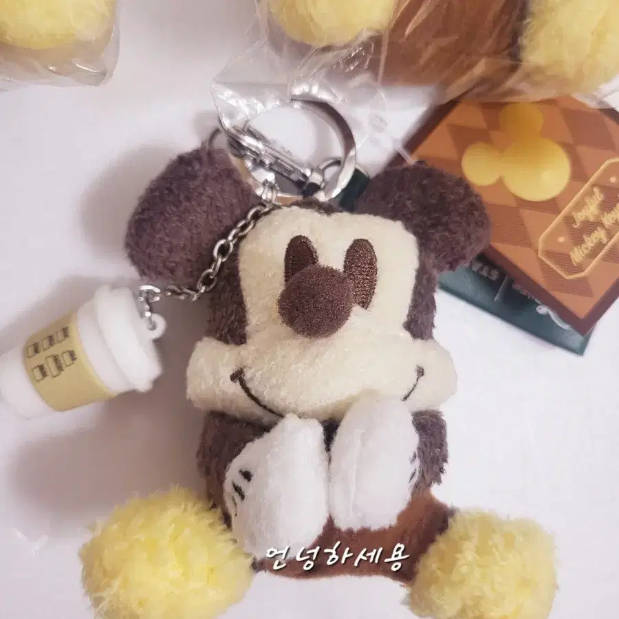 【韓国スタバ】Disney★Autumn Disney Joyful Mickey Keyring DISNEY x STARBUCKS KOREA AUTUMN JOYFUL MICKEY KEYCHAIN