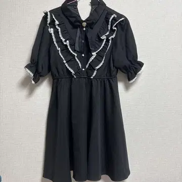ROJITA 브로치가 달린 더블 프릴 원피스 블랙 반팔