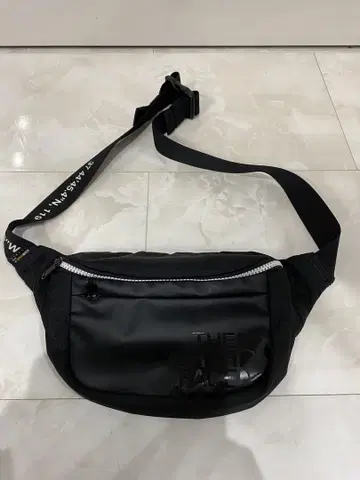 노스페이스 바디백 블랙