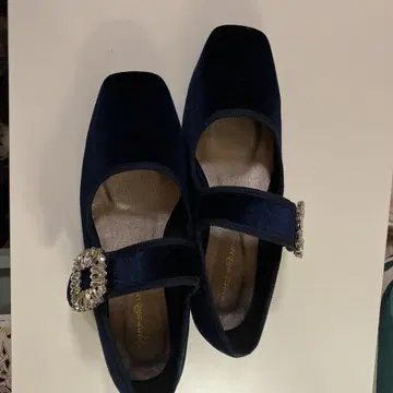 네이비 벨벳 비쥬 장식 신발