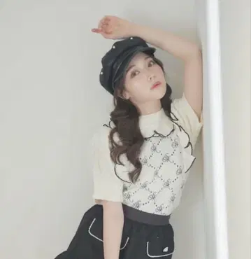 스완키스 Swankiss 반팔 니트 로고 화이트