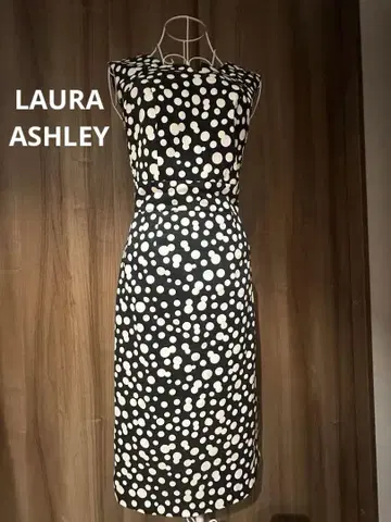 LAURA ASHLEY 로라 애슐리 물방울 패턴 슬리브리스 타이트 원피스