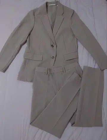 유니클로 감동 자켓 팬츠 수트 셋업 베이지