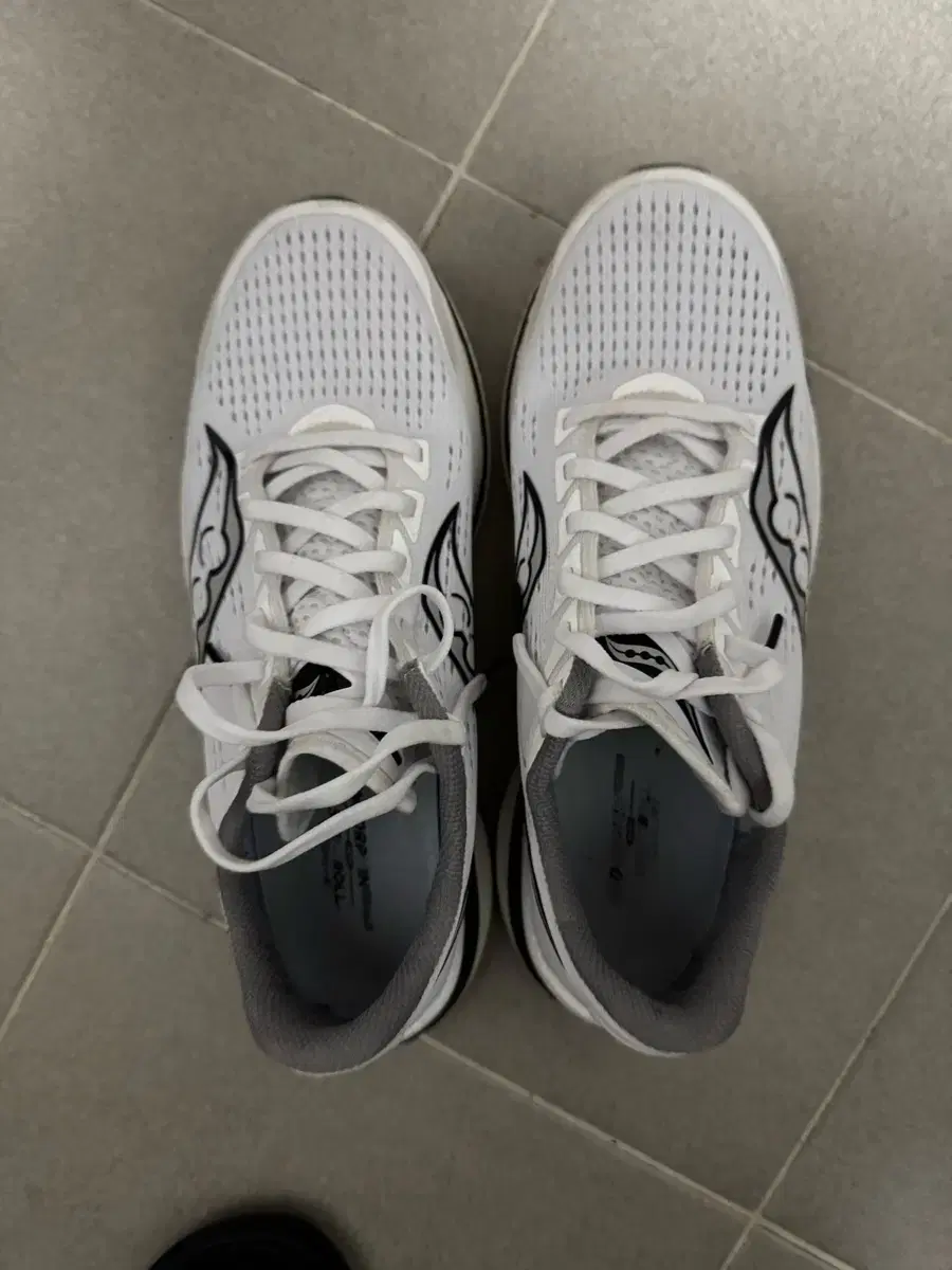 265) Saucony Endorphin Speed 3 White