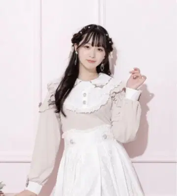 노에미 NOEMIE 아가씨 리본 펄 프릴 요크 티셔츠 (핑크)