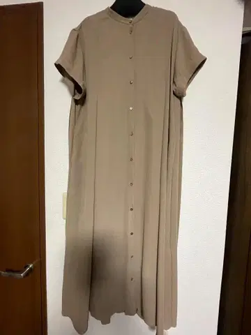 베이지 반팔 셔츠 원피스 플리츠