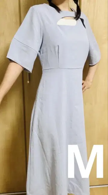 스카이블루 컷 아웃 넥 7부 소매 롱 원피스