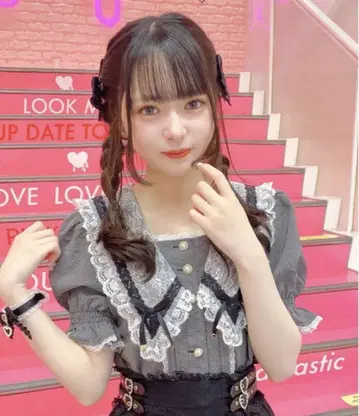 ROJITA 펄 버튼 세일러 카라 블라우스