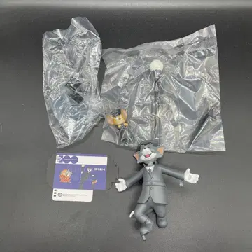 톰과 제리 52toys 비에 노래하면