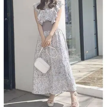 dazzlin 라인 아트 리브 민소매 원피스