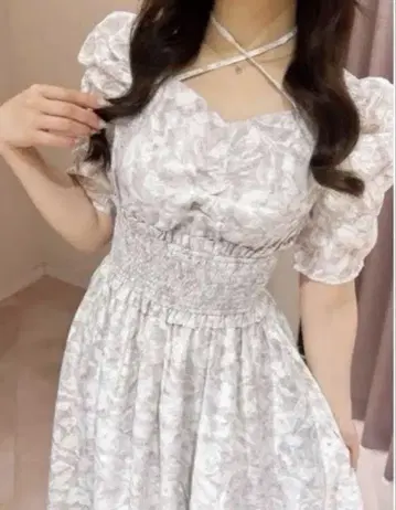 evelyn 꽃무늬 퍼프 슬리브 원피스