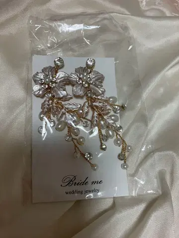 Bride me 꽃 모티브 귀걸이