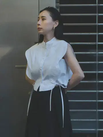 CIS. 웨이비 트림 크롭 블라우스 워셔블 무지 화이트