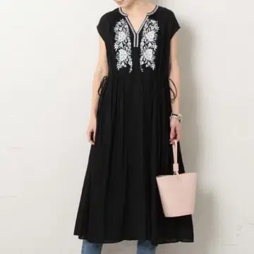 누키테파 자수 프렌치 슬리브 원피스 블랙 프리 사이즈