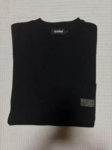 XLARGE 블랙 티셔츠 포켓 부착