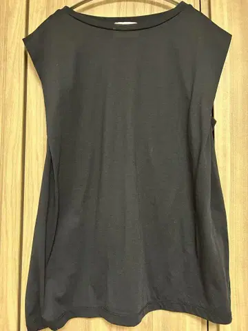 UNITED ARROWS 블랙 슬리브리스