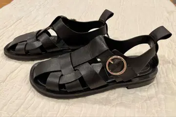 자라 구르카 샌들 37