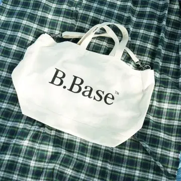 B.Base 에코백 화이트