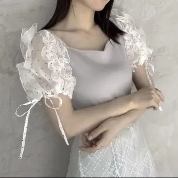 dazzlin 숄더 볼륨 프릴 컷 풀오버
