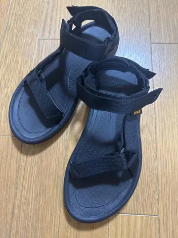 Teva 블랙 스포츠 샌들