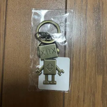 XIIX 키링