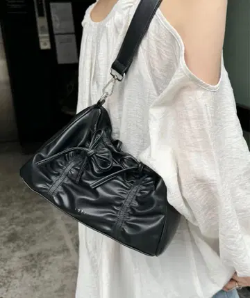 mystic loti 리본 개더 스퀘어 BAG 블랙