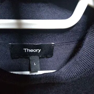 Theory 네이비 터틀넥 L