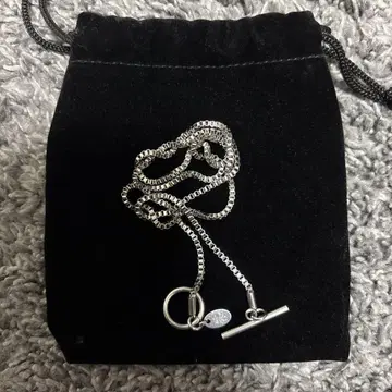 다케오 키쿠치의 목걸이