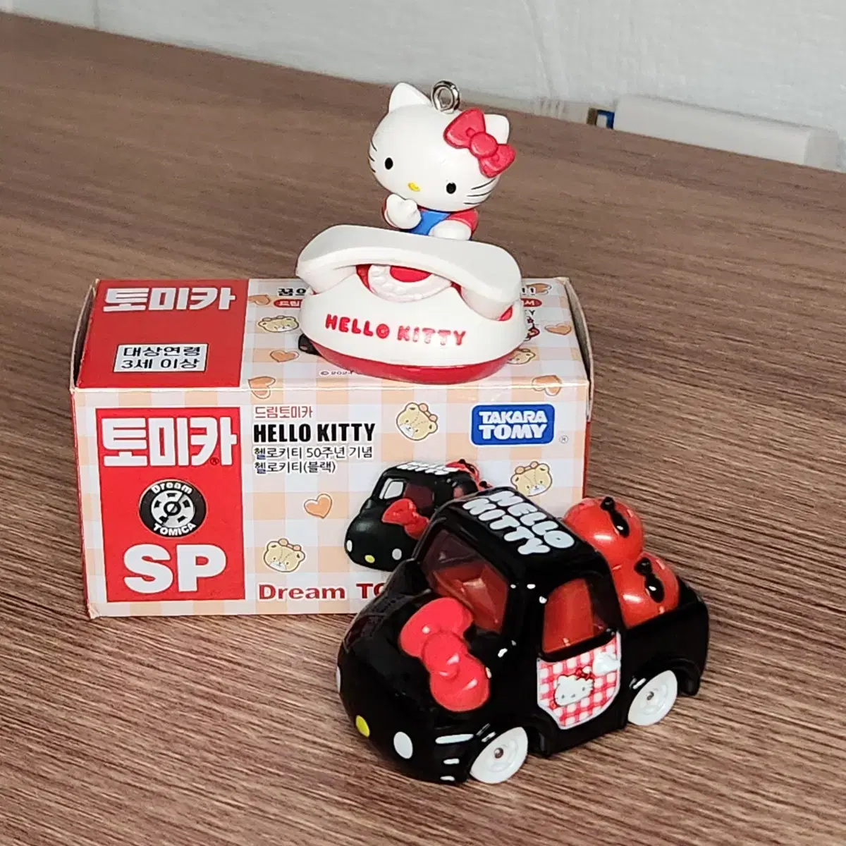 Hello Kitty 50th Anniversary Tomica Black, Hello Kitty Telephone Gacha