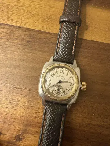 vague watch Coussin Early Extension 28mm