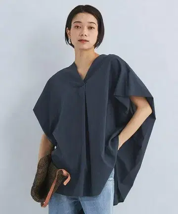 green label relaxing 숄더 턱 블라우스 네이비