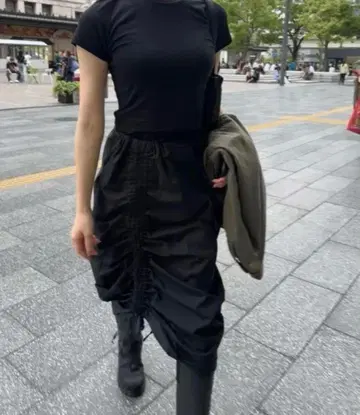 베이스레인지 피크토리얼 스트랩 스커트 24SS